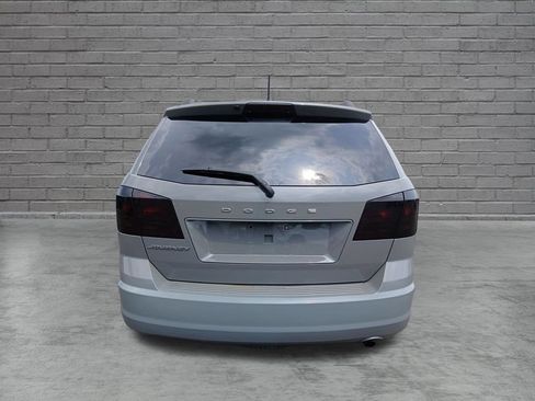 Used 2019 Dodge Journey SE FWD image 4