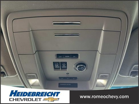 Used 2020 Chevrolet Suburban LT w/ Luxury Package AWD/4WD image 26