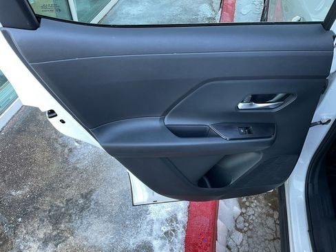 Used 2025 Nissan Kicks SV image 18