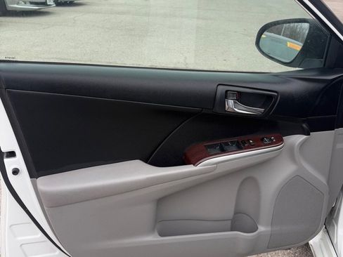 Used 2014 Toyota Camry XLE image 11
