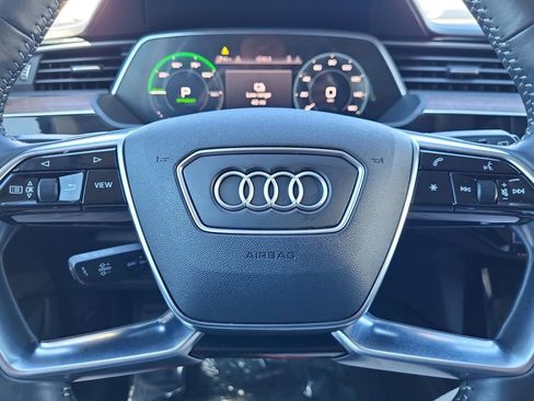 Used 2019 Audi e-tron Prestige w/ Prestige Package AWD/4WD image 18