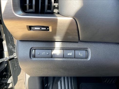 Certified 2024 Nissan Pathfinder Platinum FWD image 33
