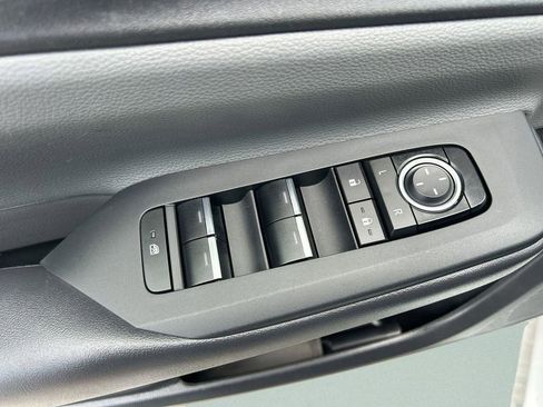 Used 2024 Toyota Prius XLE FWD image 20