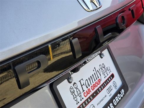 Used 2025 Honda Pilot Touring image 7