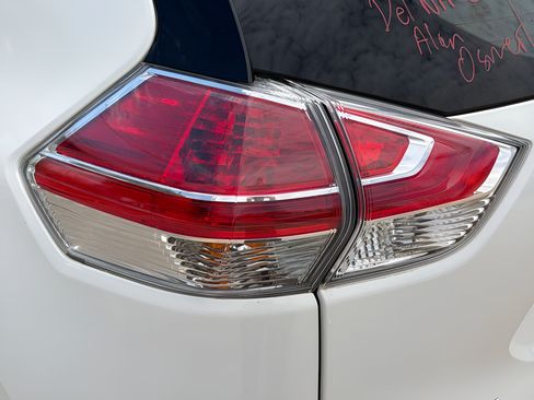 Used 2016 Nissan Rogue S FWD image 18