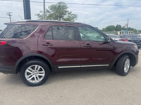 Used 2019 Ford Explorer XLT w/ Equipment Group 202A AWD/4WD image 9