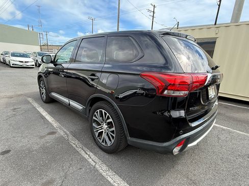 Used 2016 Mitsubishi Outlander SE image 3