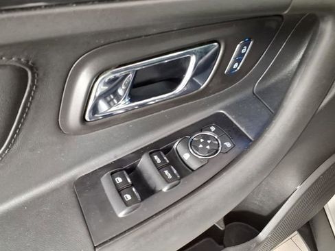 Used 2018 Ford Taurus SHO image 13
