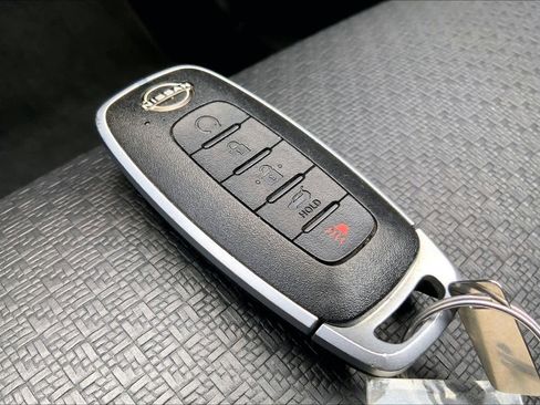 Used 2025 Nissan Rogue SV w/ SV Premium Package FWD image 15