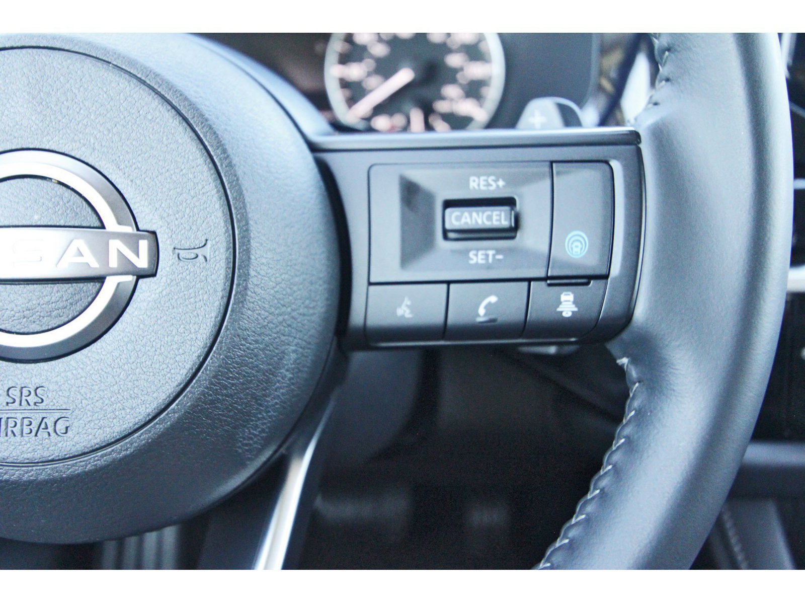 Certified 2025 Nissan Pathfinder SV FWD image 21