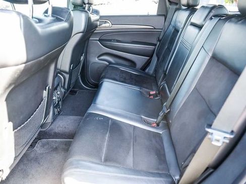 Used 2018 Jeep Grand Cherokee Altitude image 16