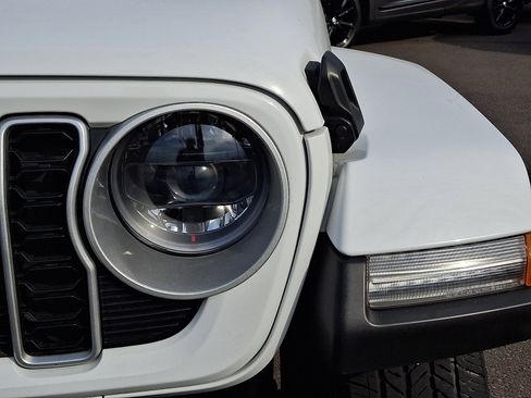 Used 2025 Jeep Wrangler Unlimited Sahara image 9