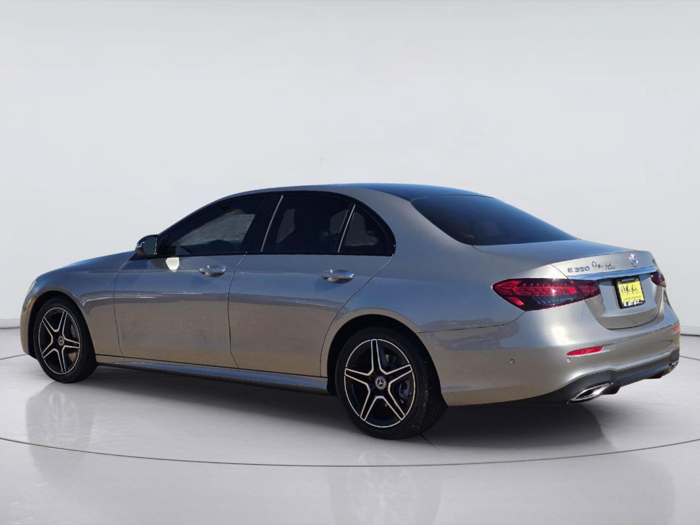 Used 2022 Mercedes-Benz E 350 4MATIC Sedan image 7