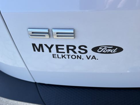 Used 2022 Ford Escape SE image 9