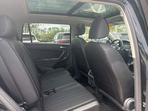 Used 2023 Volkswagen Tiguan SE w/ Panoramic Sunroof Package image 18