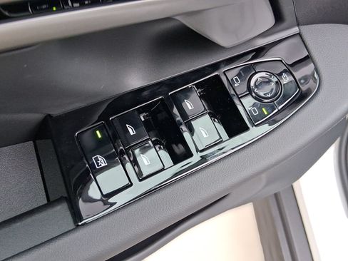 Used 2026 BMW 530i w/ Premium Package RWD image 19