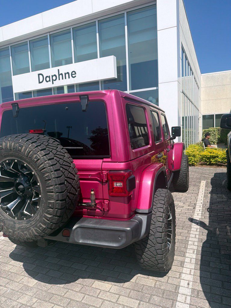Used 2021 Jeep Wrangler Unlimited Rubicon AWD/4WD image 10