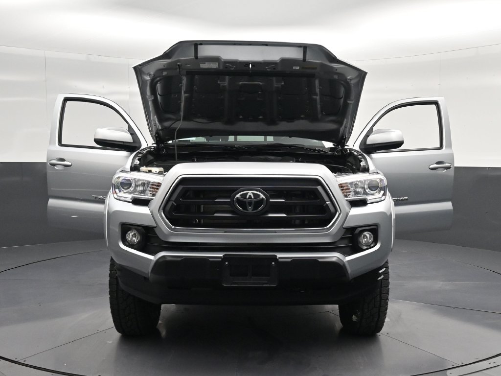 Used 2022 Toyota Tacoma SR5 AWD/4WD image 33