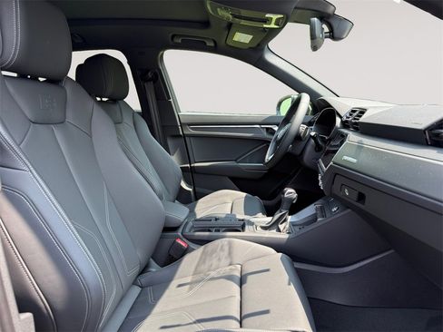 New 2025 Audi Q3 2.0T Premium image 12