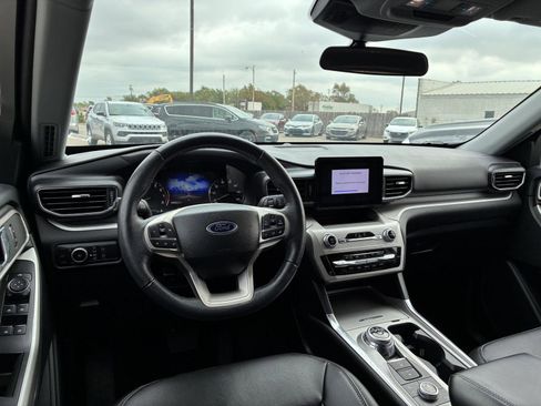 Used 2024 Ford Explorer XLT w/ Equipment Group 202A image 11