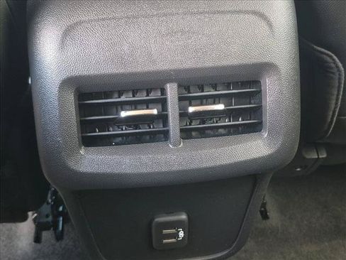 Used 2022 GMC Terrain SLT FWD image 16