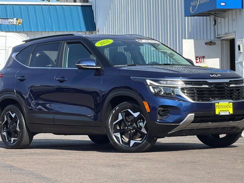 Used 2024 Kia Seltos EX AWD/4WD image 2