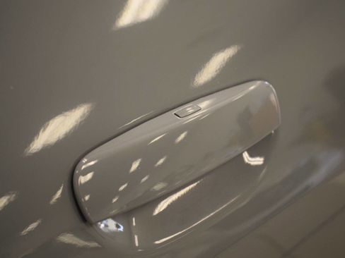 Used 2021 Dodge Challenger SXT image 8