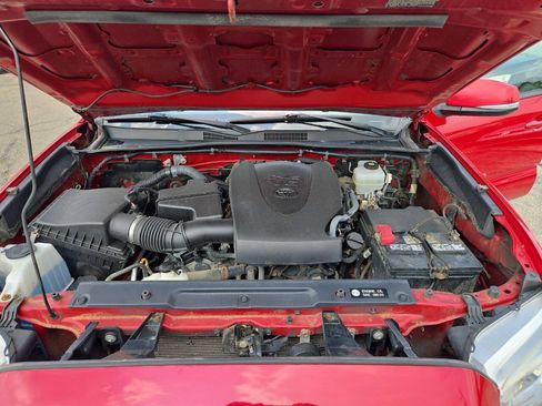 Used 2017 Toyota Tacoma SR5 AWD/4WD image 30