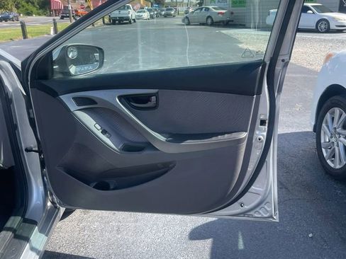 Used 2013 Hyundai Elantra GLS w/ Preferred Pkg FWD image 15