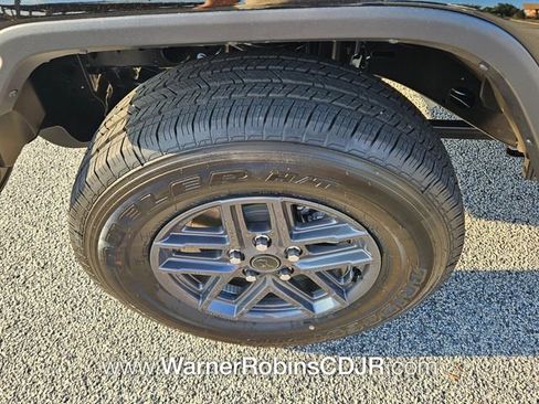 New 2025 Jeep Gladiator Sport image 15