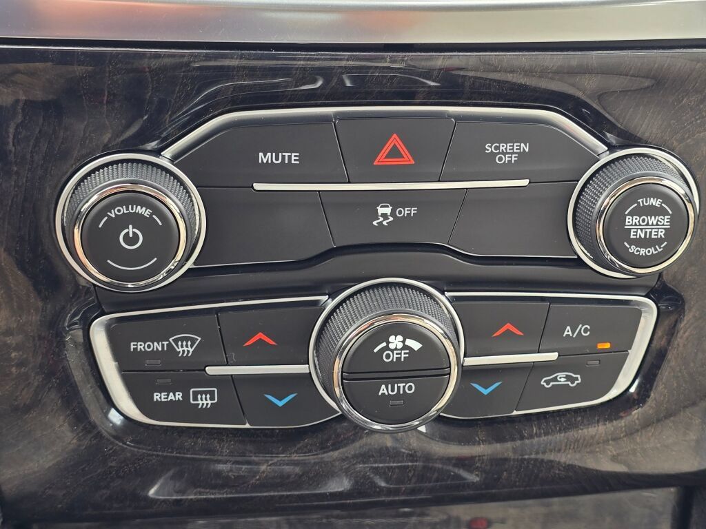 Used 2018 Chrysler 300 Limited AWD/4WD image 32