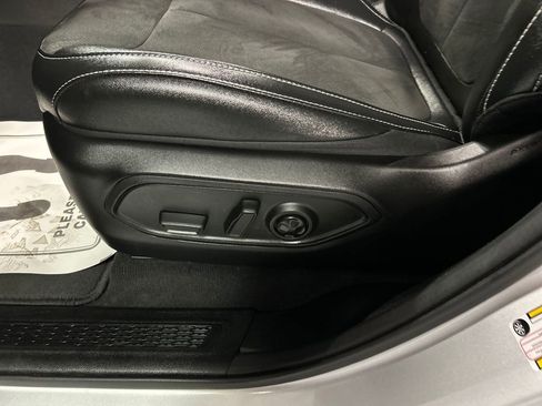 Used 2024 Jeep Grand Cherokee Altitude image 13