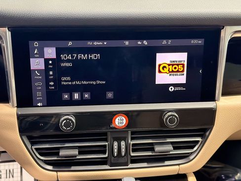 Used 2025 Porsche Macan image 30