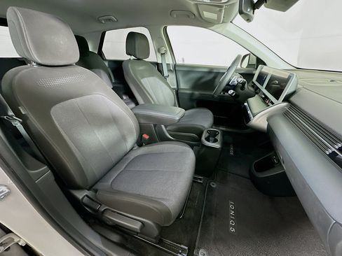 Used 2024 Hyundai Ioniq 5 SEL RWD image 31