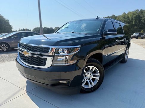 Used 2018 Chevrolet Suburban LT image 1