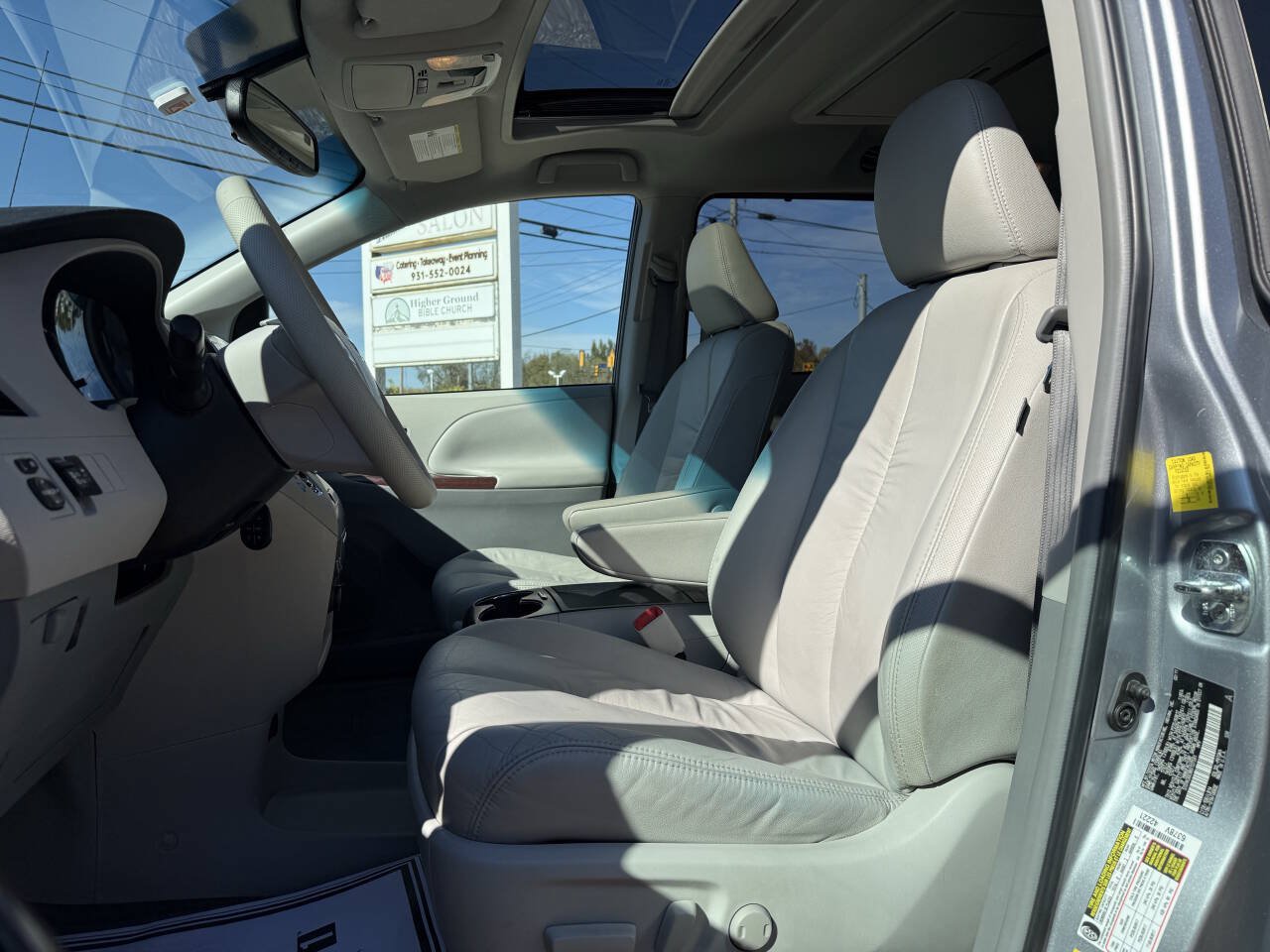 Used 2011 Toyota Sienna XLE w/ Entertainment Pkg FWD image 8