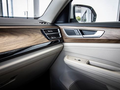 New 2026 Volkswagen Atlas SE image 44