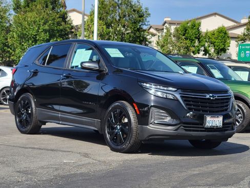 Used 2023 Chevrolet Equinox LS w/ LS Convenience Package FWD image 1