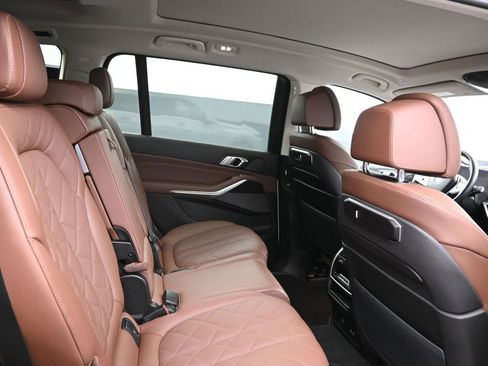 Used 2023 BMW X7 xDrive40i w/ Premium Package image 11