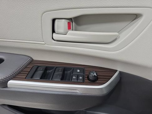 Certified 2023 Toyota Sienna LE FWD image 25