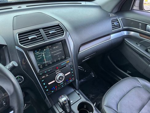 Used 2018 Ford Explorer Limited w/ Equipment Group 301A AWD/4WD image 26
