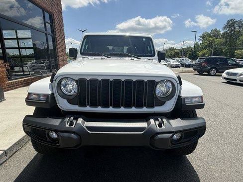Used 2025 Jeep Gladiator Sport AWD/4WD image 10