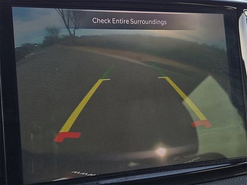 Used 2021 Chrysler Pacifica Touring-L image 14