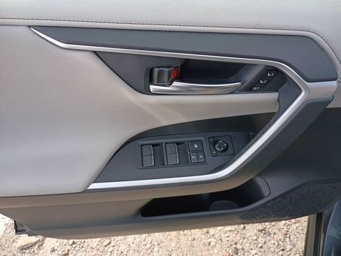 Used 2021 Toyota RAV4 Limited image 13