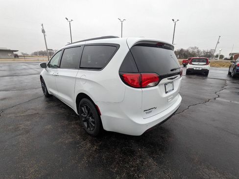 Used 2020 Chrysler Pacifica Touring-L AWD/4WD image 6