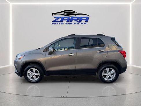 Used 2020 Chevrolet Trax LT w/ Driver Confidence Package AWD/4WD image 3