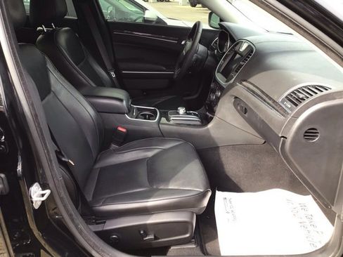 Used 2023 Chrysler 300 Touring L w/ Comfort Group image 16