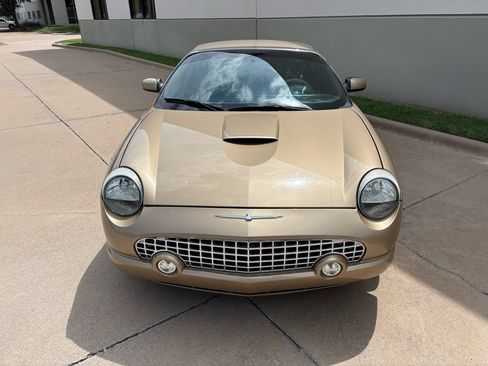 Used 2005 Ford Thunderbird RWD image 3