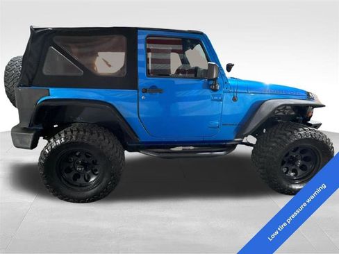 Used 2015 Jeep Wrangler Rubicon w/ Connectivity Group image 4
