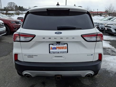 Used 2020 Ford Escape Titanium image 5